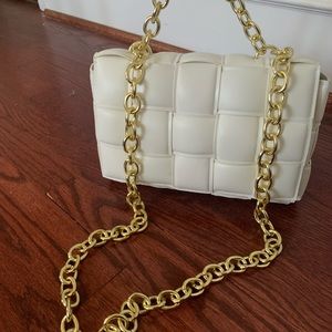 ❌SOLD❌ WOVEN WHITE HANDBAG